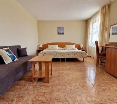 Family Hotel Selena Nesebar Buitenkant foto