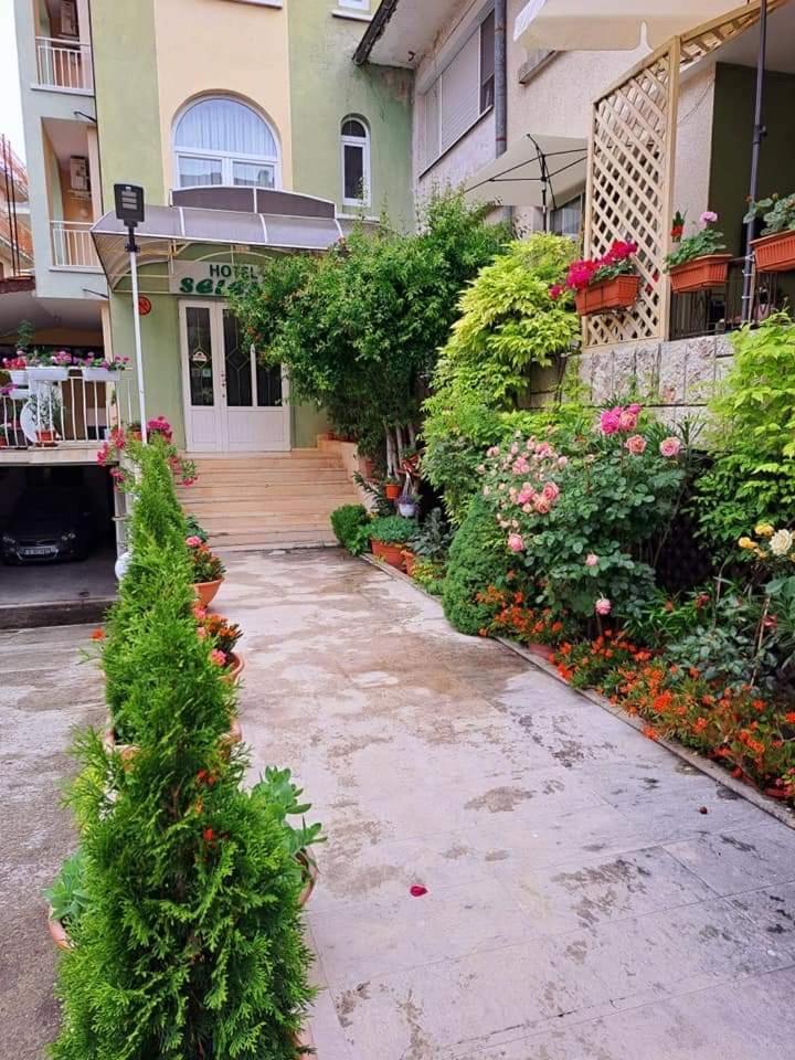Family Hotel Selena Nesebar Buitenkant foto