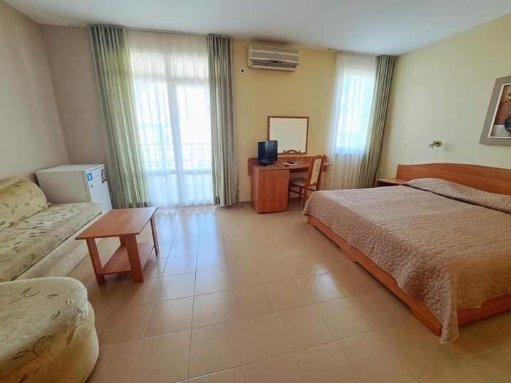 Family Hotel Selena Nesebar Buitenkant foto